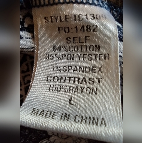 GIGIO NAVY AND WHITE PAISLEY SHORT SLEEVE TOP SIZE L - Picture 6 of 7